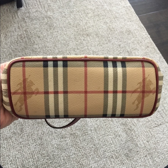 Classic Burberry Haymarket Check Tote - Picture 6 of 13